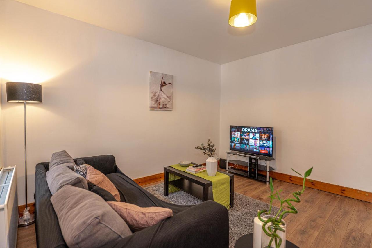פלמסטד Beautiful 4 Bedrooms House, 7 Walk To Train Station מראה חיצוני תמונה